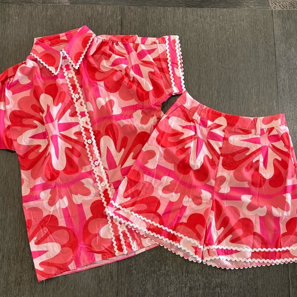 Amazon Pants - NWOT 2pc Abstract High-Waisted Short Set